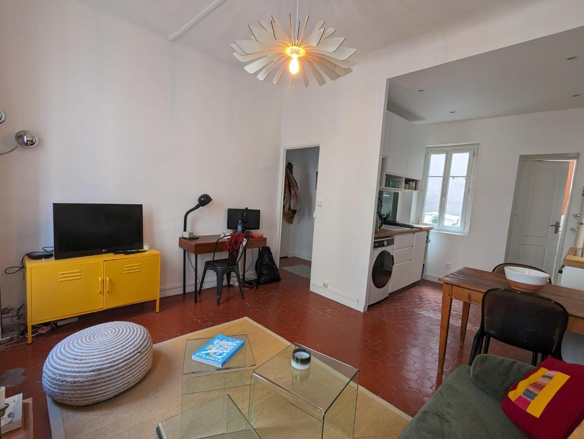 3 Nights Minimum, Renovated Entire Flat, Of Marseille, 4 People, 1first Floor Apartment *