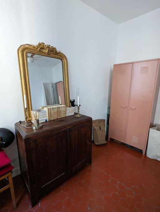 3 Nights Minimum, Renovated Entire Flat, Of Marseille, 4 People, 1first Floor Apartment Marseilles