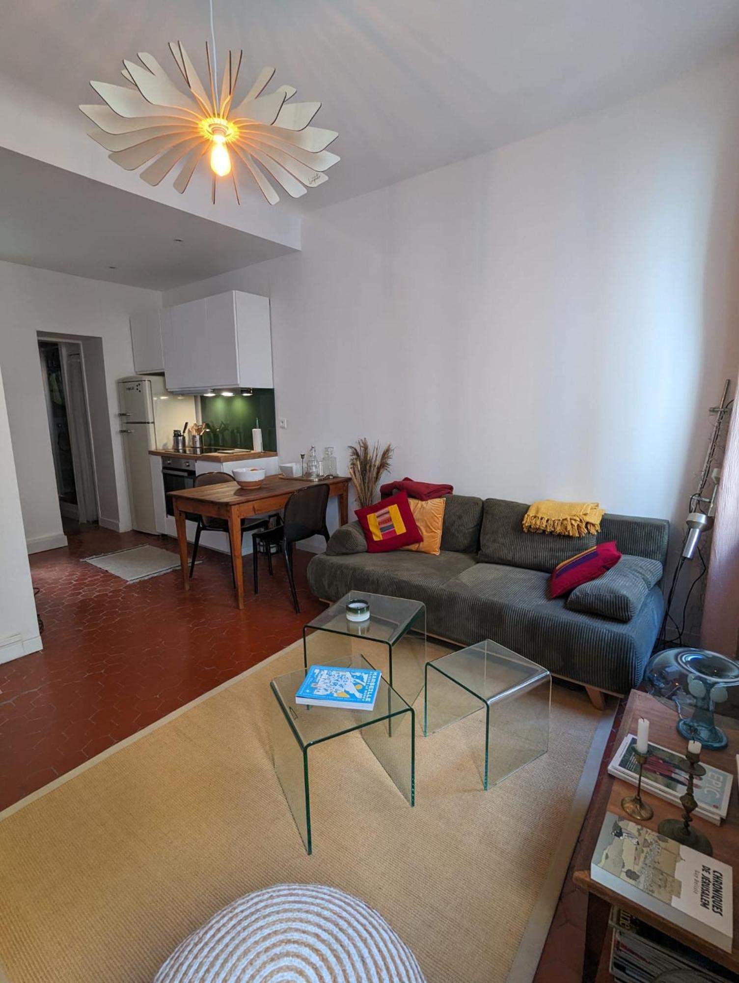3 Nights Minimum, Renovated Entire Flat, Of Marseille, 4 People, 1first Floor Apartment *