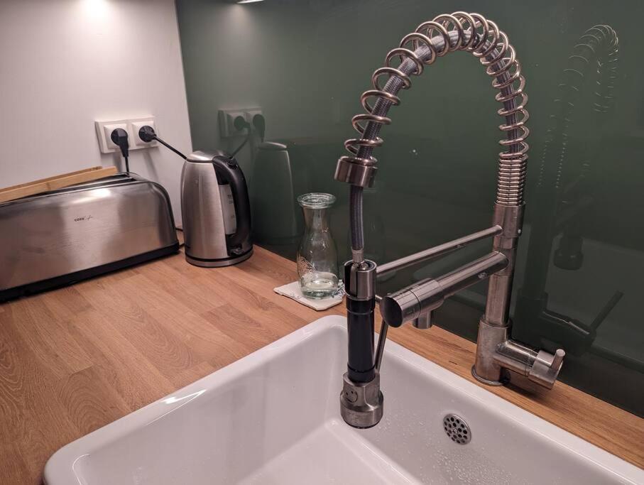 3 Nights Minimum, Renovated Entire Flat, Of Marseille, 4 People, 1first Floor Apartment