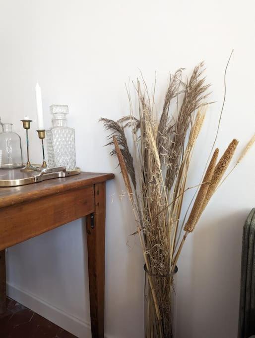 3 Nights Minimum, Renovated Entire Flat, Of Marseille, 4 People, 1first Floor * Marseille