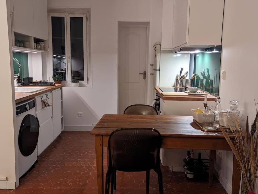 3 Nights Minimum, Renovated Entire Flat, Of Marseille, 4 People, 1first Floor Apartment *