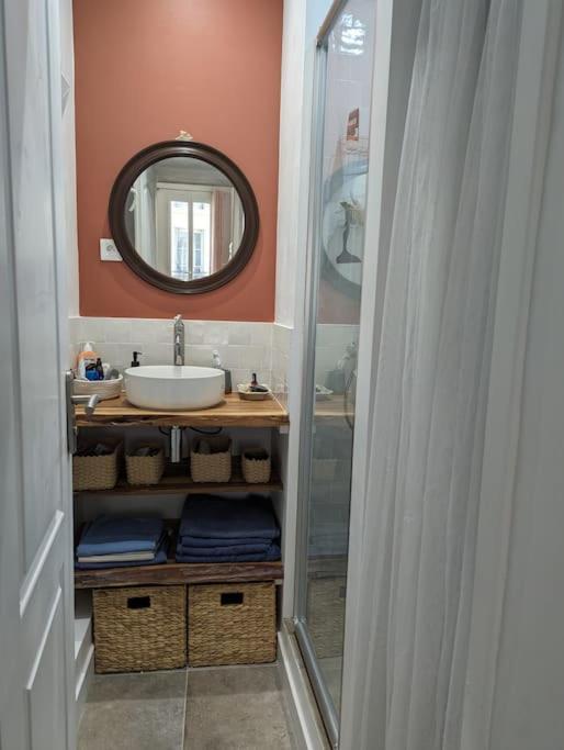 3 Nights Minimum, Renovated Entire Flat, Of Marseille, 4 People, 1first Floor * Marseille